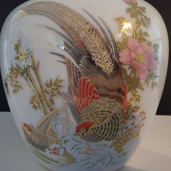Vintage Asian Ginger Jar White Beautiful Gilded Pheasants & Flowers Pre-owned - Picture 2 of 8
